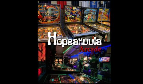 Peli-ilta flipperihallilla